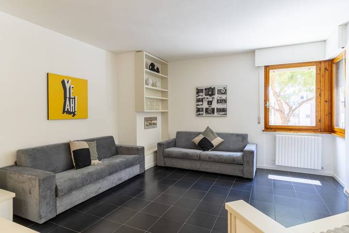 Appartamento intero, Livorno Sea View Flat W/ Balconies near the Beach! in Spiaggia del Felciaio, Livorno