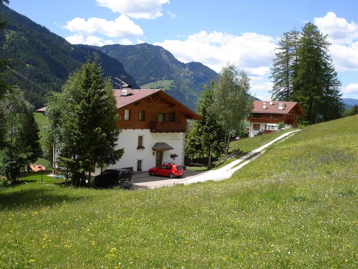 Ganze Wohnung, Ferienwohnung 'Cësa Gravina Suaut' mit Bergblick, Balkon und Wlan in St. Ulrich in Gröden, Dolomiti Superski