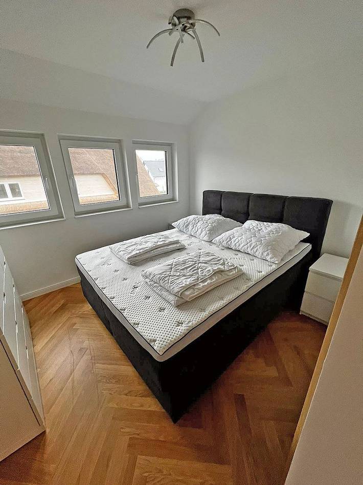 Appartement entier, Moderne Fewo mit Kamin, ca. 1300m zum Sandstrand, 3 Schlafzimmer bis 6 Personen in Glowe, Région de Rügen