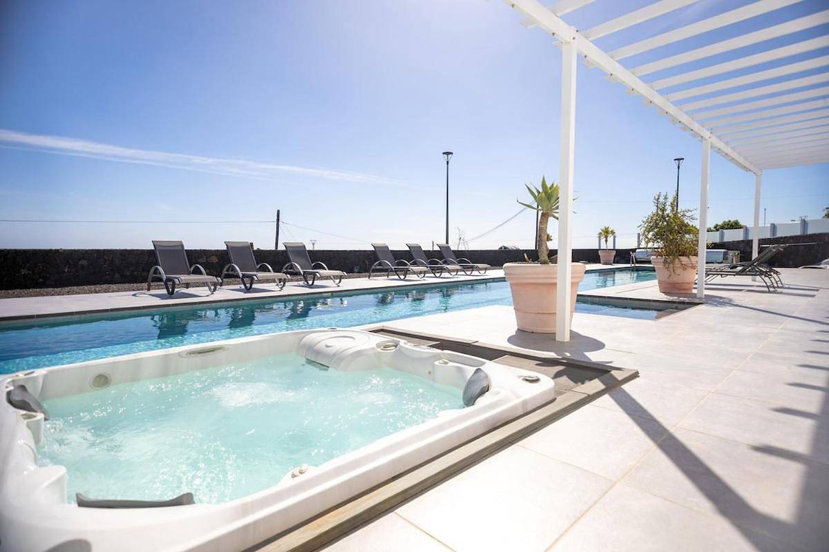 Villa with Private Pool in Conil, Tías