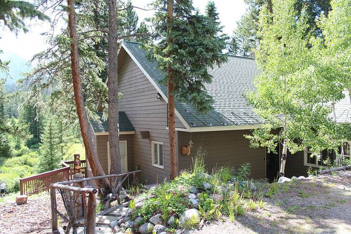 Vacation rental for 6 people, with yard and hot tub, with pets in Summit County