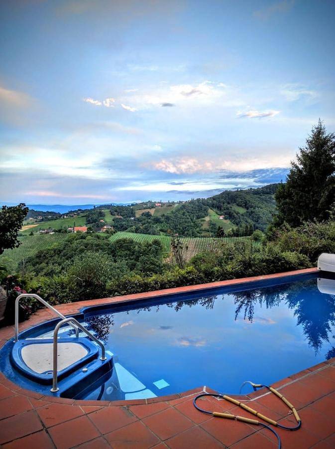 Two-Bedroom House in Kitzeck im Sausal, Steirerland