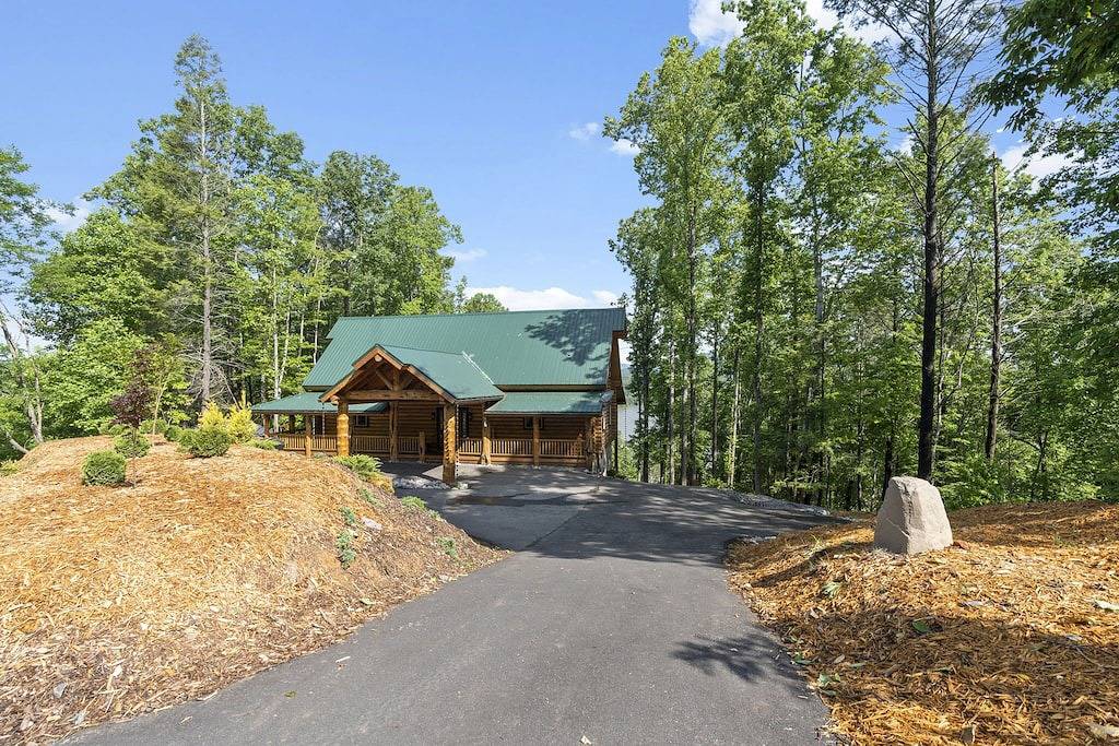\"The Reel View\" Custom Log Cabin am Seeufer mit Doppeldecker-Dock und Mtn. Ansichten in Nebo, McDowell County