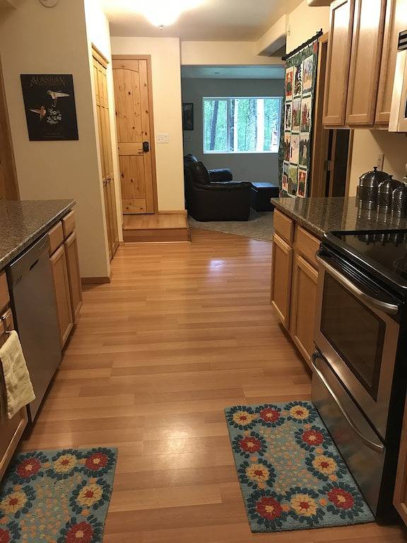 Vacation rental for 4 people, with yard in Alaska