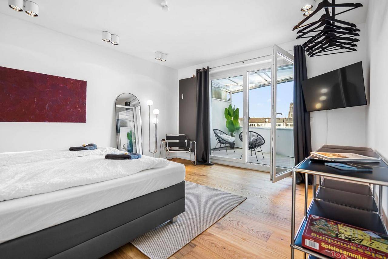 Ganze Wohnung, Exclusive penthouse - loft with private parking overlooking cologne cathedral in Köln, Rheinland