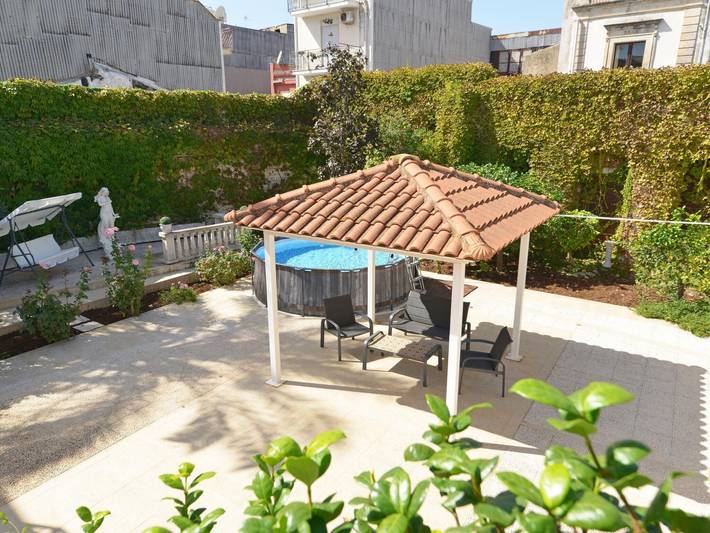 Casa vacanza per 6 persone, con piscina e giardino nonché terrazza, adatto a famiglie con bambini a Floridia