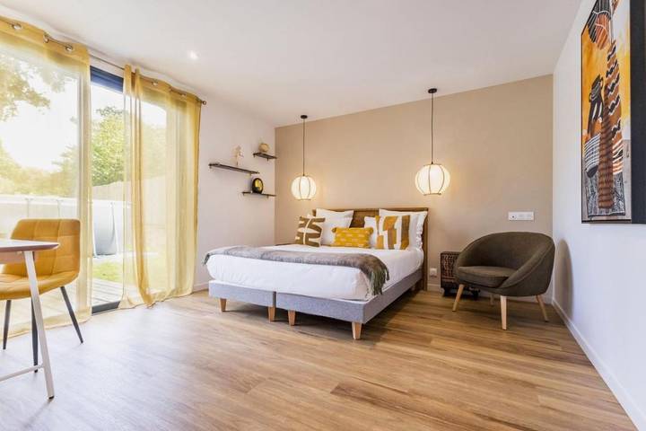 Gîte pour 2 personnes, avec vue ainsi que piscine et jardin à Treillières