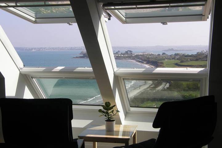 Gîte pour 4 personnes, avec Terrasse et Jardin dans Plage De Kersaliou