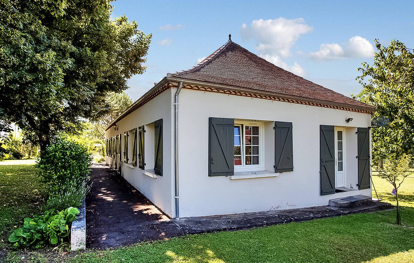 Appartement VR confortable avec piscine et parking à 300m de Vélines in Vélines, Périgord Pourpre