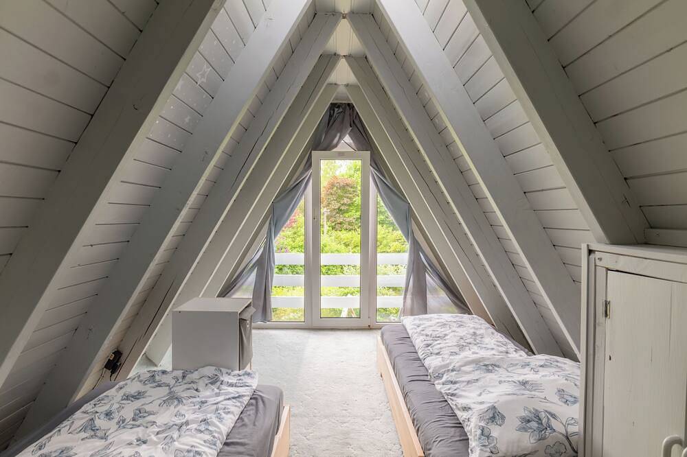 Nurdachhaus direkt im Wald, haustierfreundlich und bestens für kleine Familien in Gossersweiler-Stein, Trifelsland