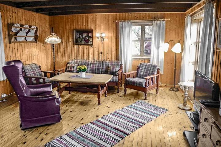 Beach front home in Skiftun with Wifi in Hjelmeland