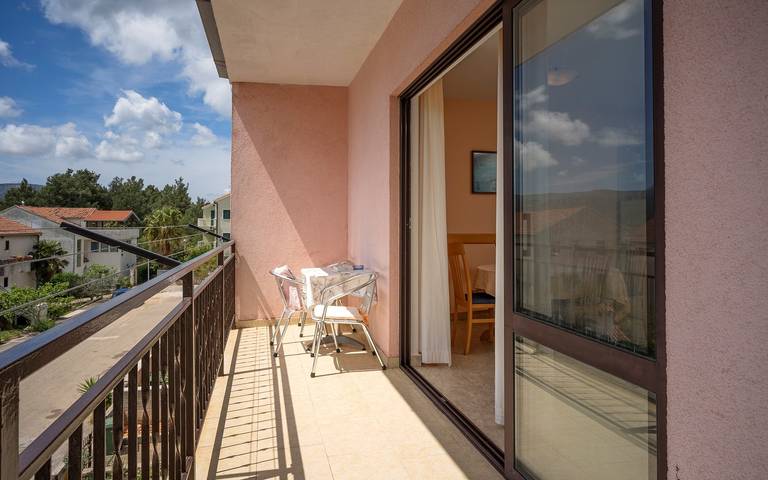 Apartament wakacyjny dla 4 osób, z balkon w Stari Grad