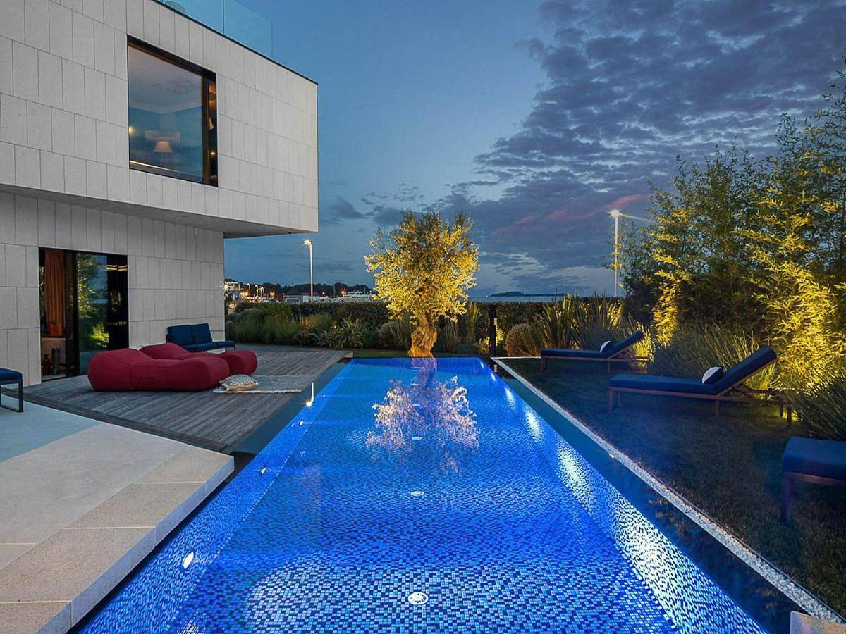 Striking Istria Villa 5 Bedrooms Villa Rojska Beachfront Location in Fažana (Kroatische Adria), Fazana
