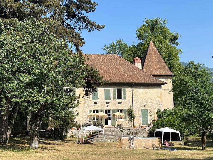 Maison d’hôte pour 2 personnes, avec piscine et bassin pour enfant ainsi que jardin et vue dans Station de Menthières