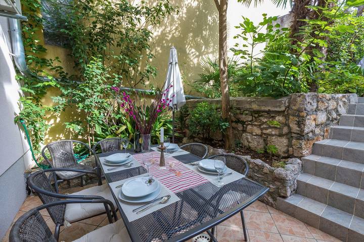 Vakantiehuis voor 6 personen, met Terras en Tuin in Crikvenica