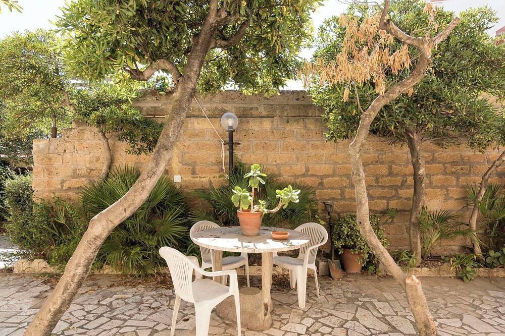 Apartamento entero, Hermoso apartamento para 8 personas con Wifi, Tv, terraza y mascotas permitida in Ardea, Provincia de Roma