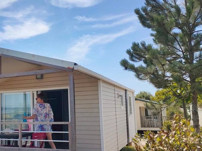Camping Tikayan Félix de la Bastide - Mobilheim 4 personen - California. Standard in Saint-Mitre-les-Remparts, Mittelmeerküste (Frankreich)