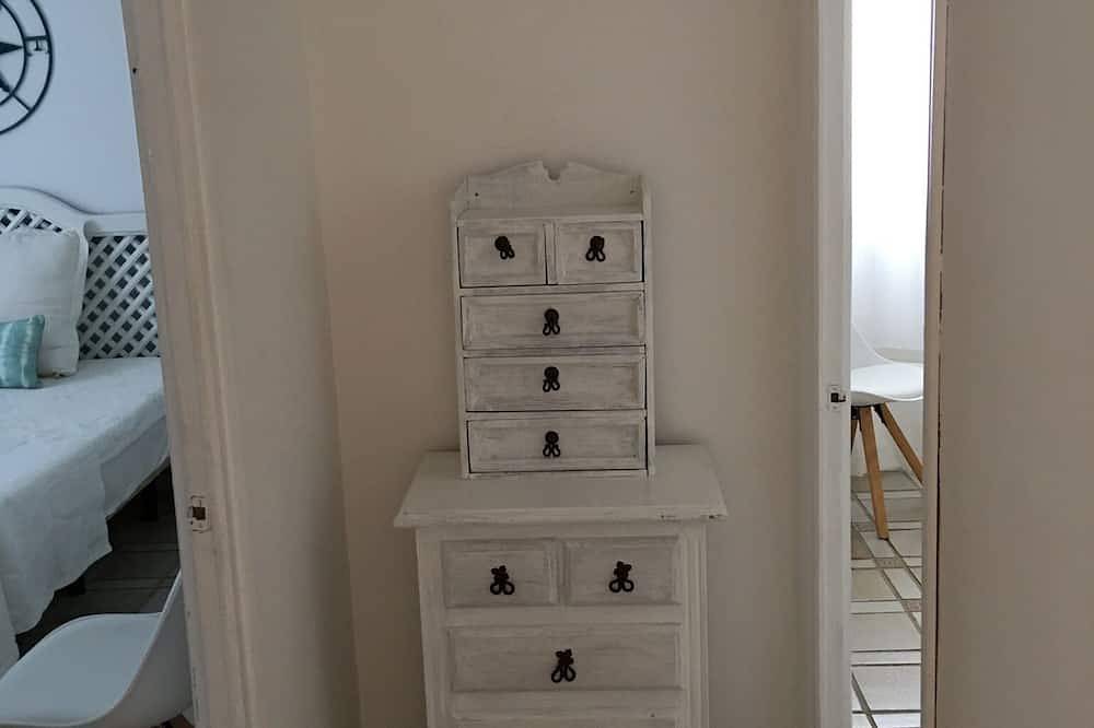 Finca Tres Coronas, con las olas del mar in La Fontanilla, Conil de la Frontera