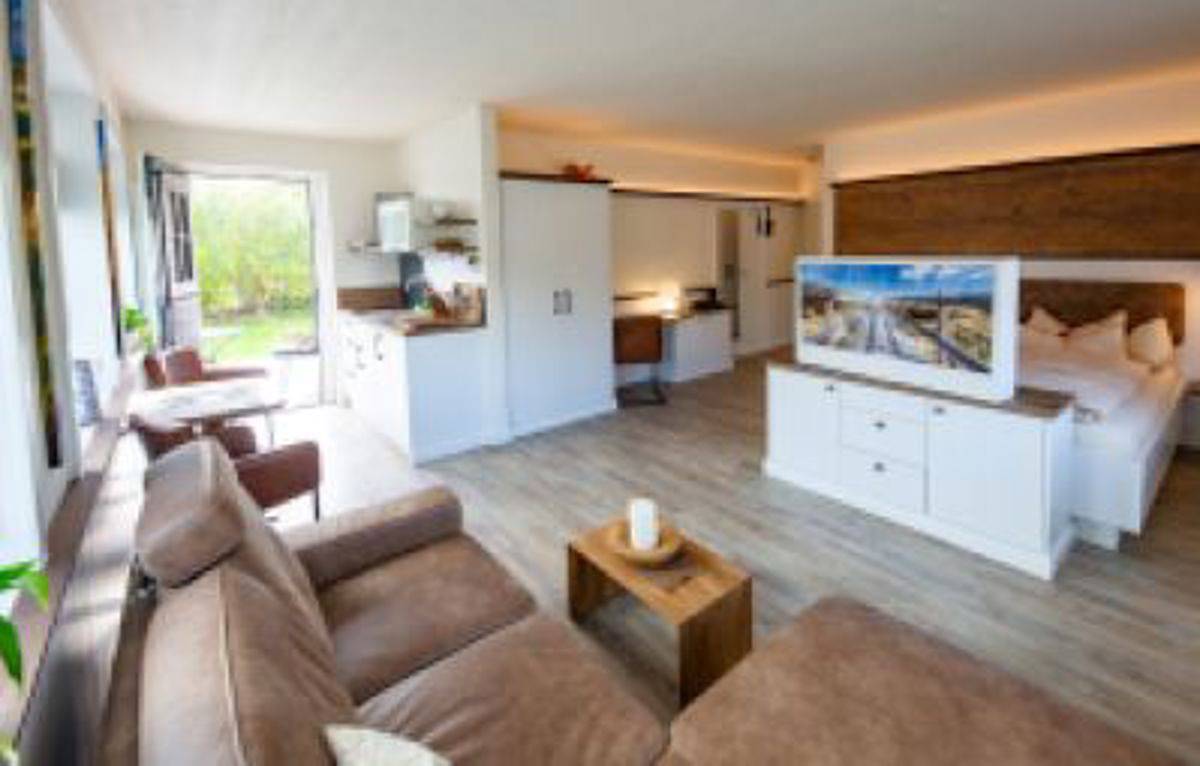 Hotel Restaurant Friedrichs - Bernstein-Junior-Suite in Nebel, Amrum