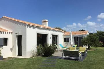 Gîte pour 8 personnes, avec terrasse et jardin dans Plage de la Clère