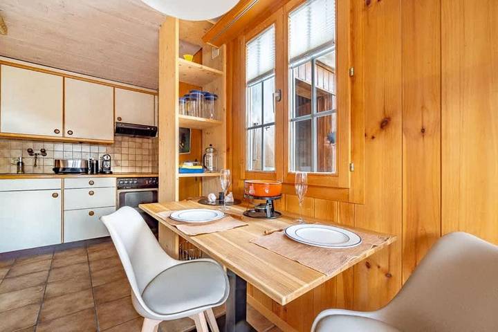 Gîte pour 3 personnes, avec jardin et terrasse, animaux acceptés à Brienz - 4