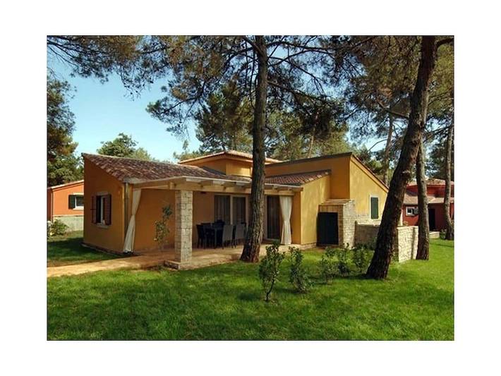 Casa vacanza per 6 persone, con piscina e piscina per bambini nonché idromassaggio, con animali domestici ad Umago