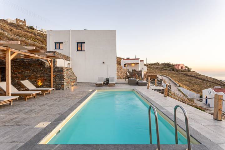 Location de vacances pour 6 personnes, avec balcon/terrasse et piscine, adapté aux familles dans Kea - 2