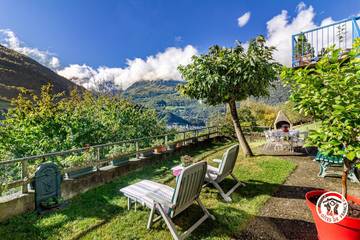 Gîte pour 4 personnes, avec jardin à Esterre