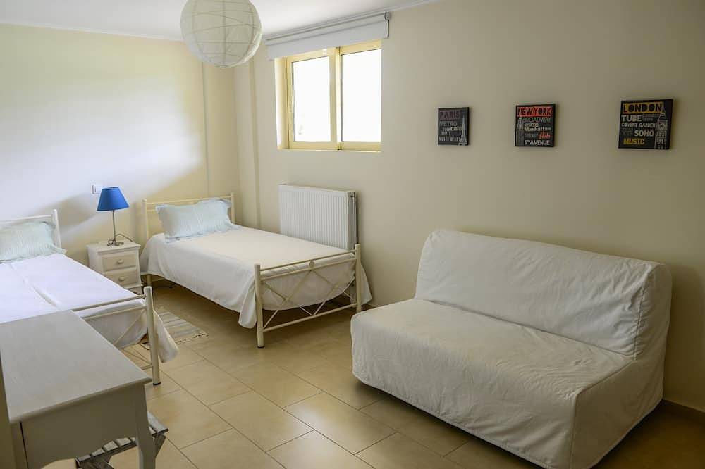 Altrosa Villa with Private Pool in Golf von Kyparissia