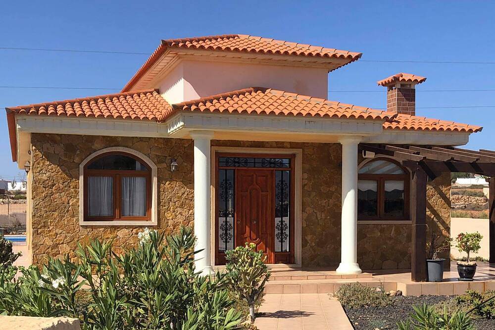 Villa Casa Del Sol 3 Bedrooms With Private Solar Covered Pool 12m x 6m Wifi in Triquivijate, Antigua
