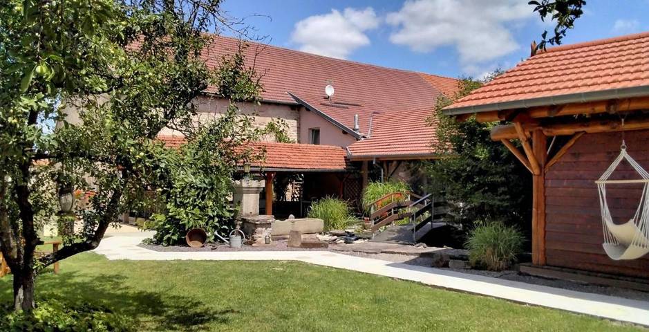 Chambre d’hôte pour 3 personnes, avec Terrasse ainsi que Jacuzzi et Jardin