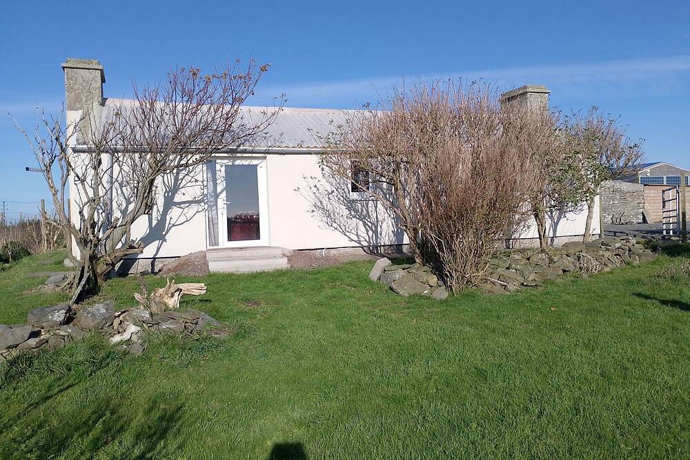 Comfortable three bedroom bungalow located in Orkney Islands complete with emus. in Orkney Inseln