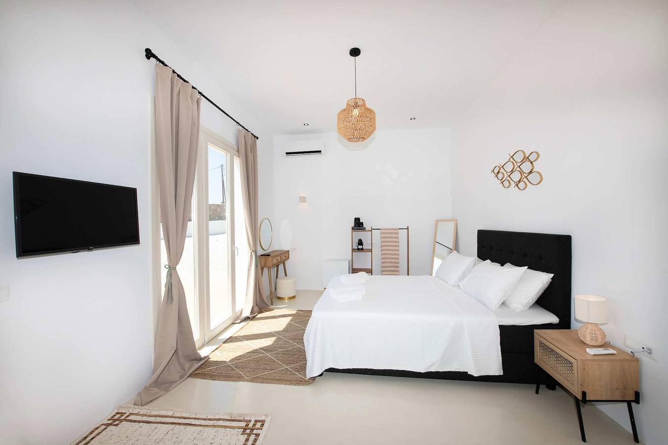 Entire studio, Adyton Luxury Suites, Privatepool Oasis in Mykonos in Ano Mera, Mykonos