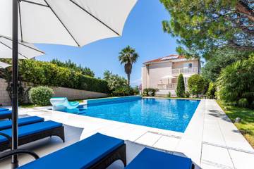 Ferienwohnung für 2 Personen, mit Pool und Garten sowie Whirlpool und Balkon auf Brac