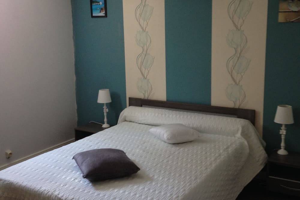 Apartamento entero, Pequeña casa cerca de la playa.<br>(800 metros a pie). in Belvédère-Campomoro, Distrito de Sartène