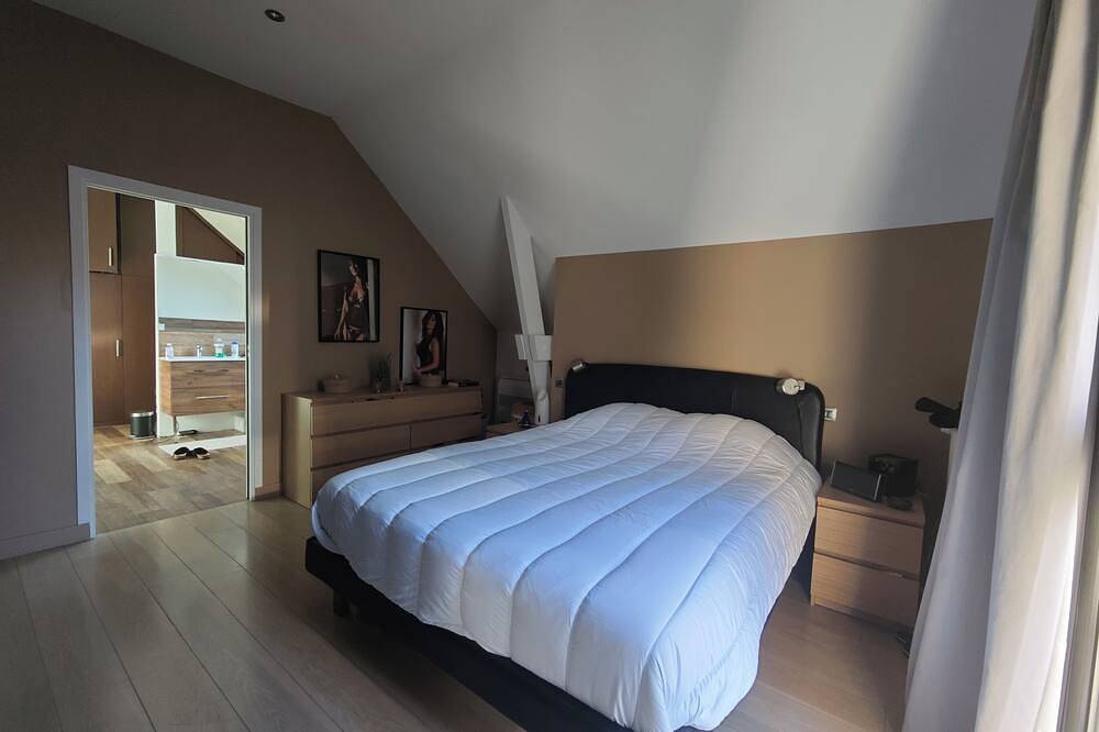 Entire apartment, Superb 187m² loft near Paris - Sleeps 6 - Perfect for creating memories in Colombes, Hauts-de-Seine