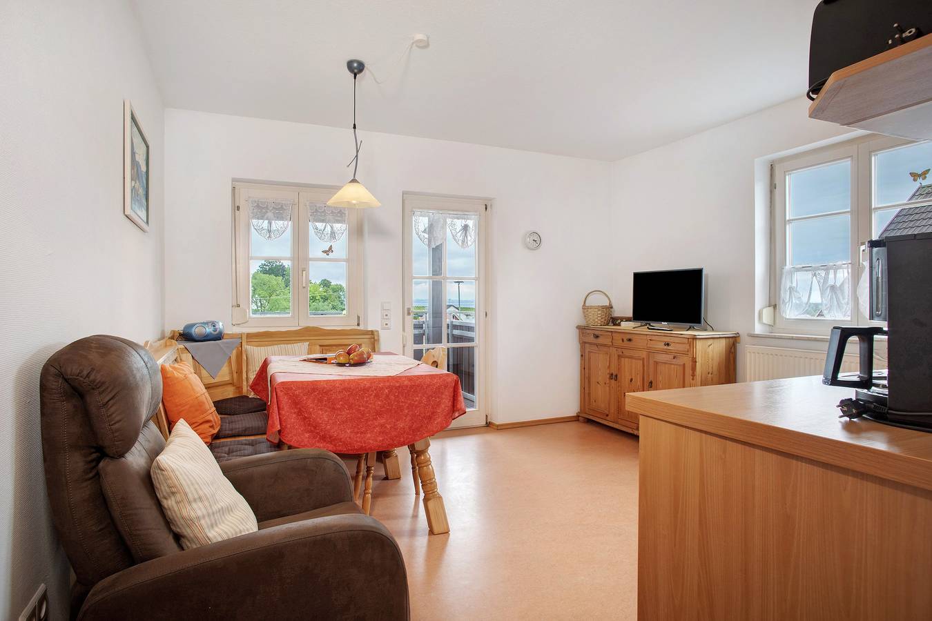 Ganze Wohnung, Ferienwohnung '5, 45 Qm' mit Gemeinschaftsgarten, Balkon und Wi-Fi in Kressbronn am Bodensee, Bodenseekreis