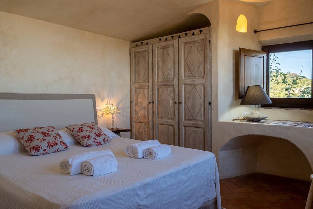 Luxurious villa with swimming pool by Arch.Couelle in Porto Cervo, Arzachena