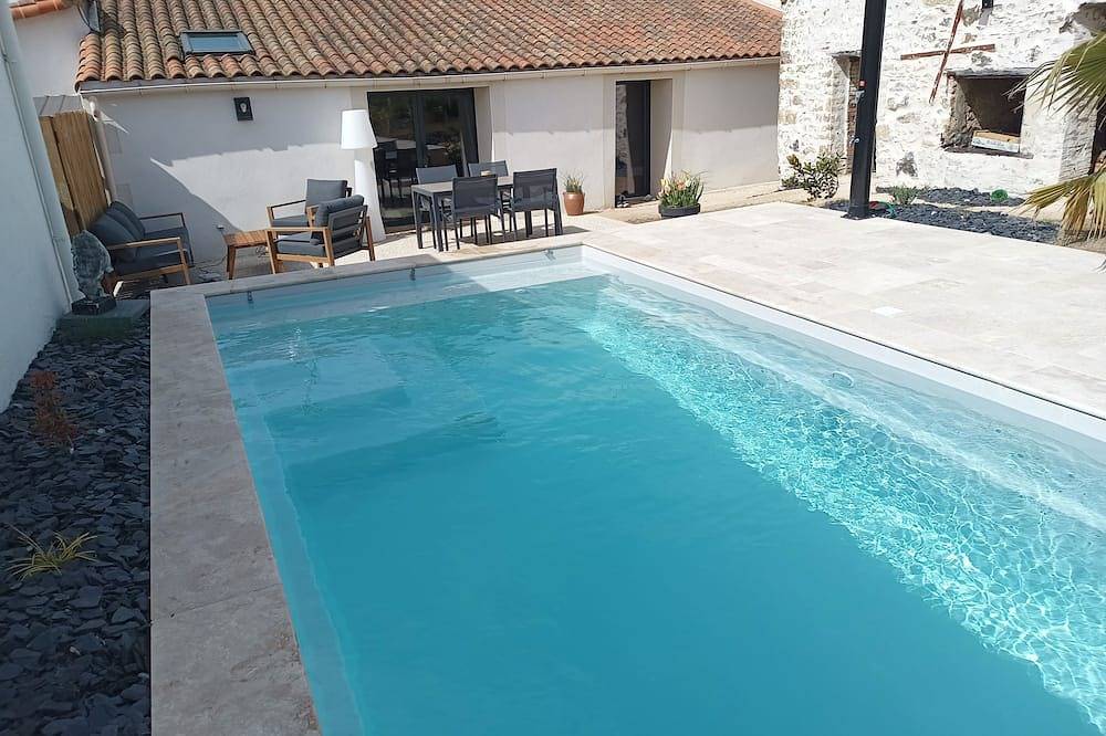 Gîte 4 people, air-conditioned, swimming pool, 30mn Puy du Fou, with family or friends. in Chantonnay, La Roche-sur-Yon und Umgebung