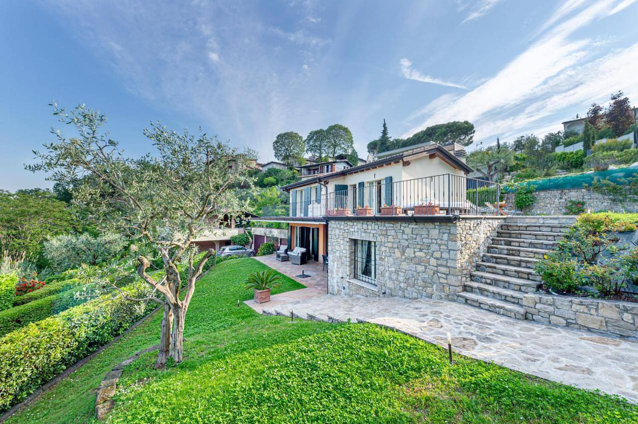 Villa Pratello in Padenghe sul Garda, Prealpi Gardesane