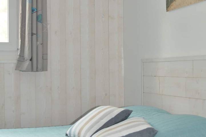 Spacious villa for 14 people with secure swimming pool, sea and forest walks in La Tremblade, Côte de Beauté