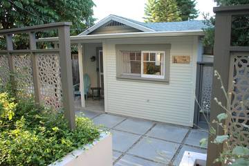 Bungalow for 4 Guests in Los Feliz, Los Angeles, Picture 3