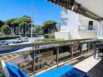 Gîte pour 4 personnes, avec terrasse et vue dans Bijou Plage Cannes
