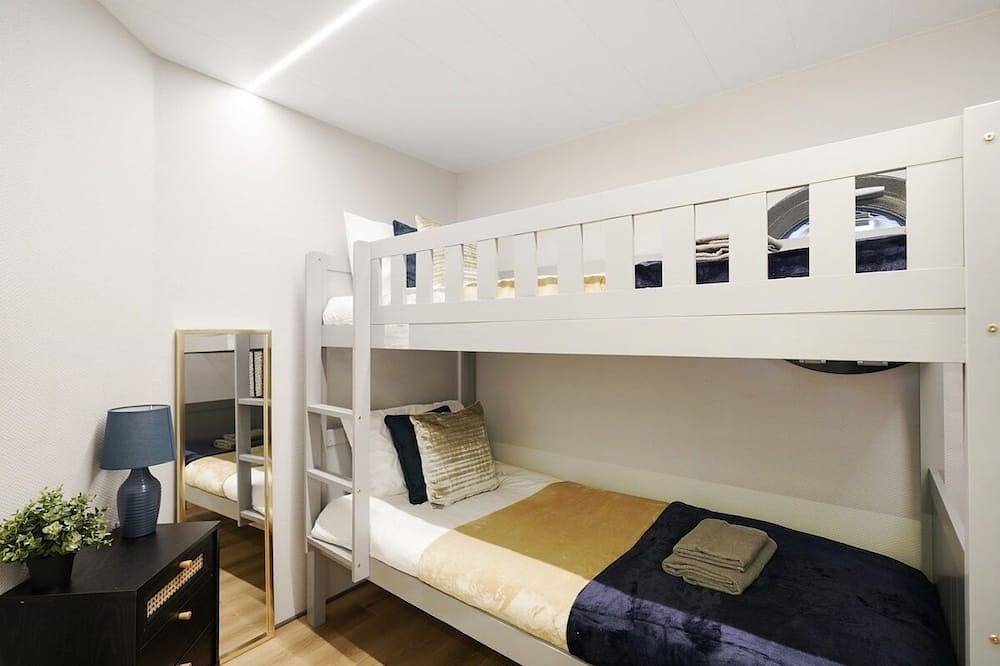 Unique Water Lodge with Rooftop in Tower Hamlets, London