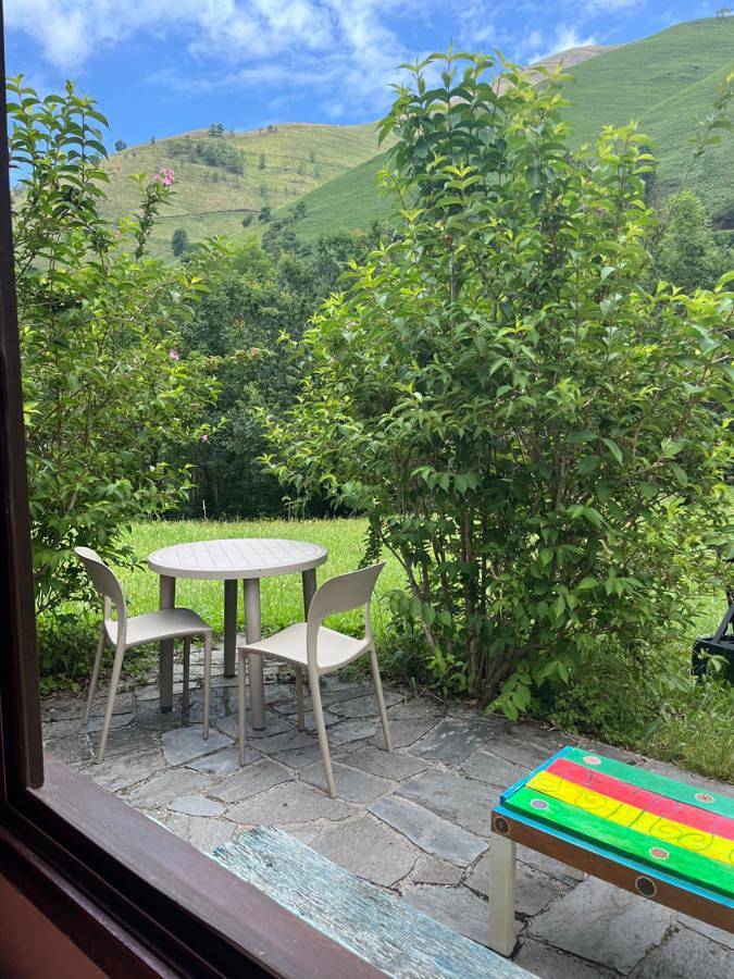 Cozy holiday house for two in marvelous nature in Vega de Pas, Cordillera Cantábrica