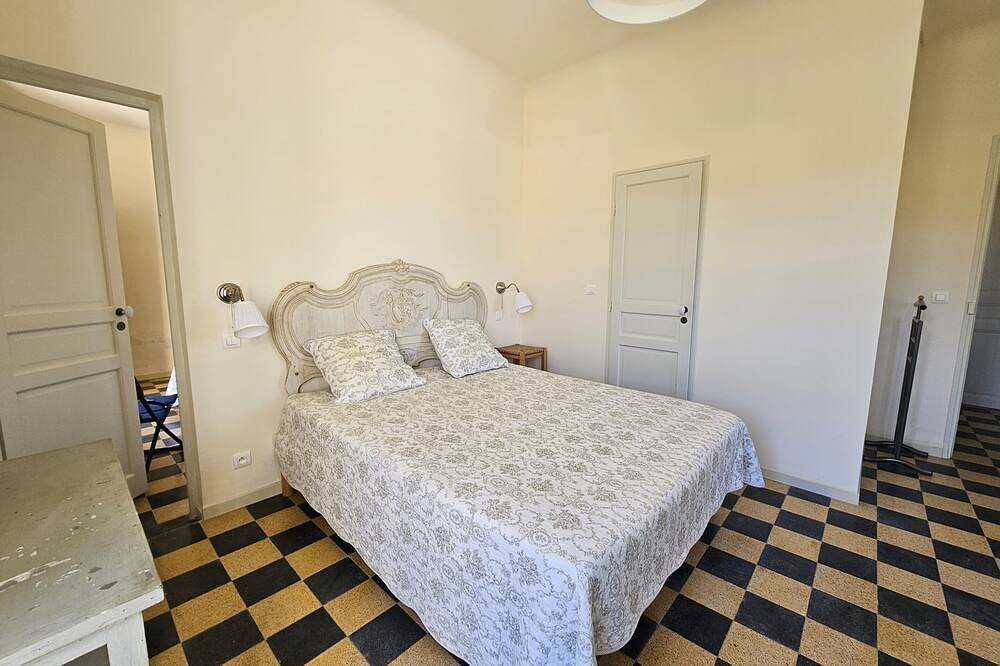 Maison de Maître “La Ravelle” – domaine avec vue Luberon in La Tour-d'Aigues, Parc naturel régional du Luberon