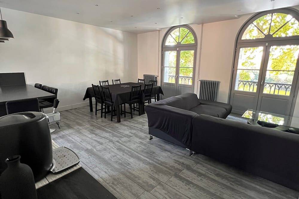 Entire apartment, Apartment in the heart of Chinon in Chinon, Loire Valley