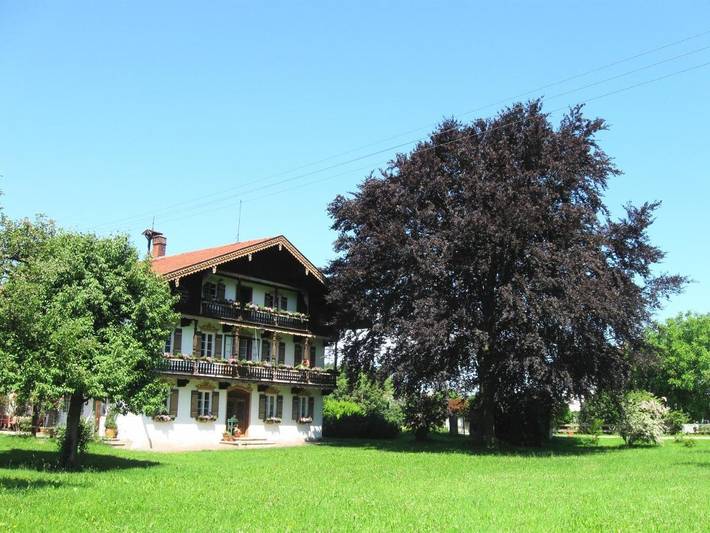 Ferienwohnung für 6 Personen, mit Balkon und Terrasse sowie Garten und Ausblick in Warngau