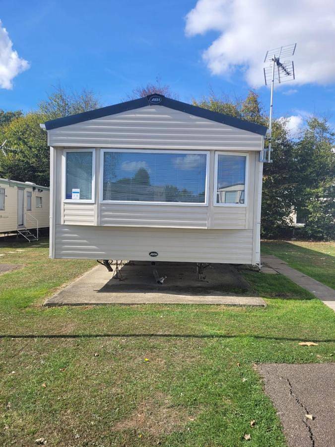 Camping for 8 people, with Garden and Pool in Clacton-on-Sea