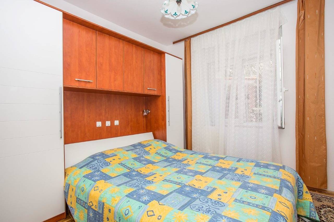 Geheel appartement, Vakantieappartement voor 5 personen met balkon/terras in Kampor, Rab